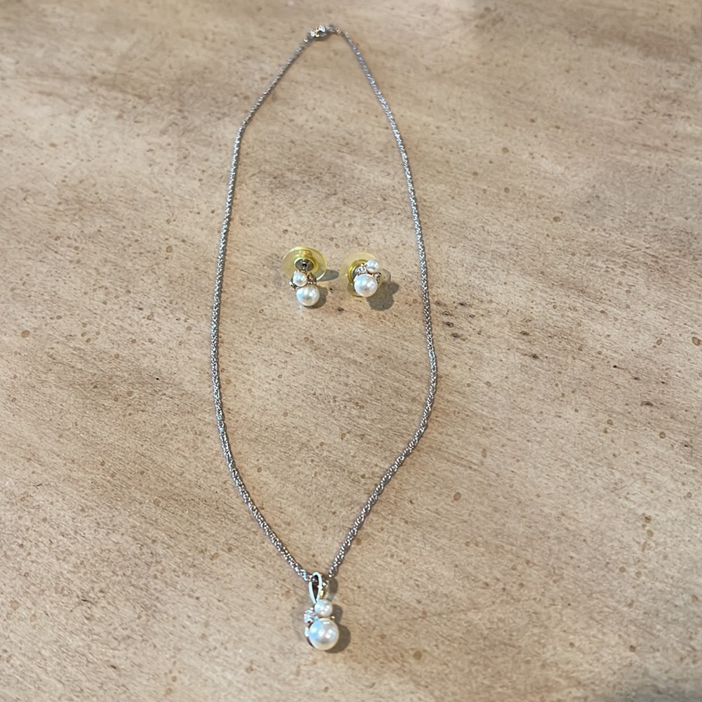 Set! 18” Gold necklace with diamonds & faux pearl pendant + matching earrings.